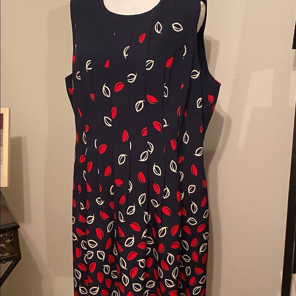 Anne Klein sleeveless, lined knee length dress NWT